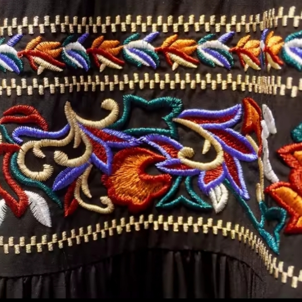 Chic Black Maxi Dress with Colorful Embroidery - Picture 14 of 15